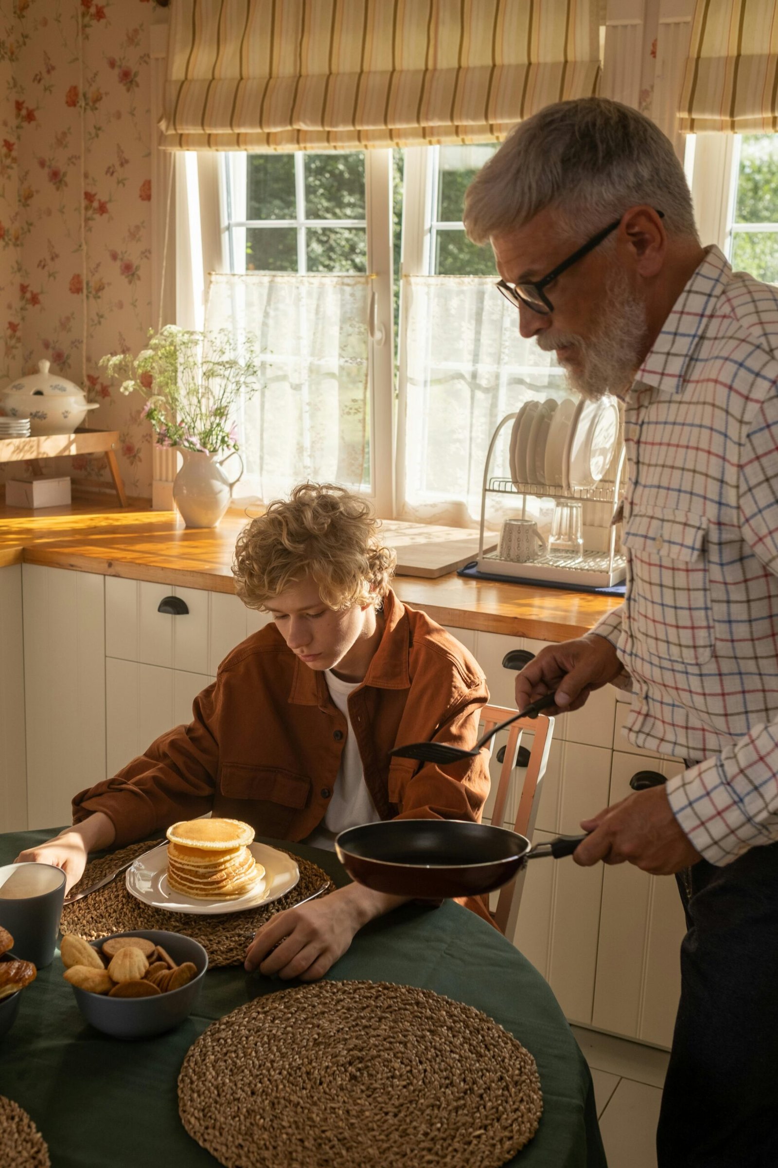 Emotional Eating Explained: How to Break the Cycle